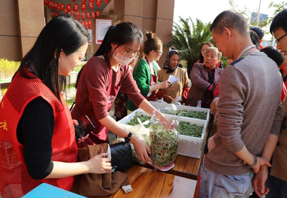 中新公用第一聯(lián)合支部走進(jìn)社區(qū)服務(wù)群眾