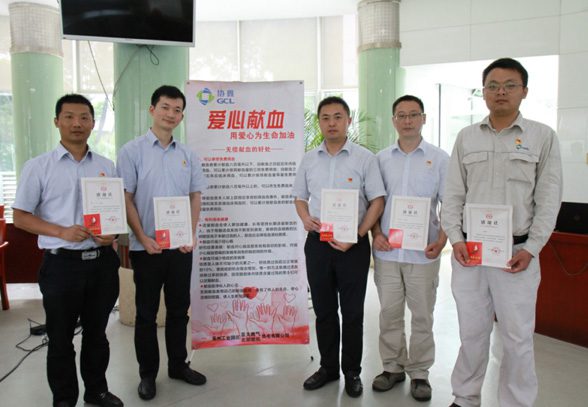 民生服務(wù)先鋒行：藍(lán)天熱電、港華燃?xì)恻h員擼起袖子獻(xiàn)“熱血”